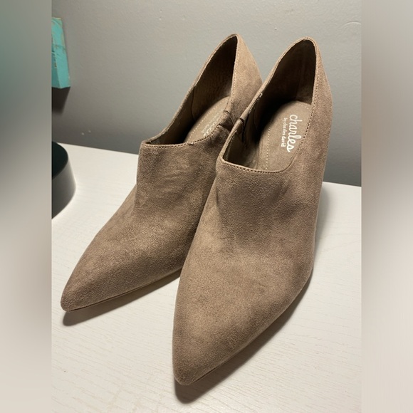 Charles By Charles David Suede Heels - Picture 3 of 8